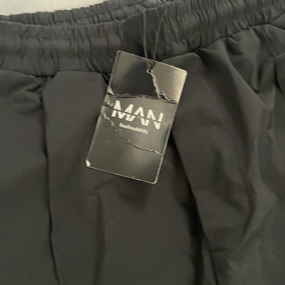 MAN-Black Cargo Pants - Picture 2 of 5
